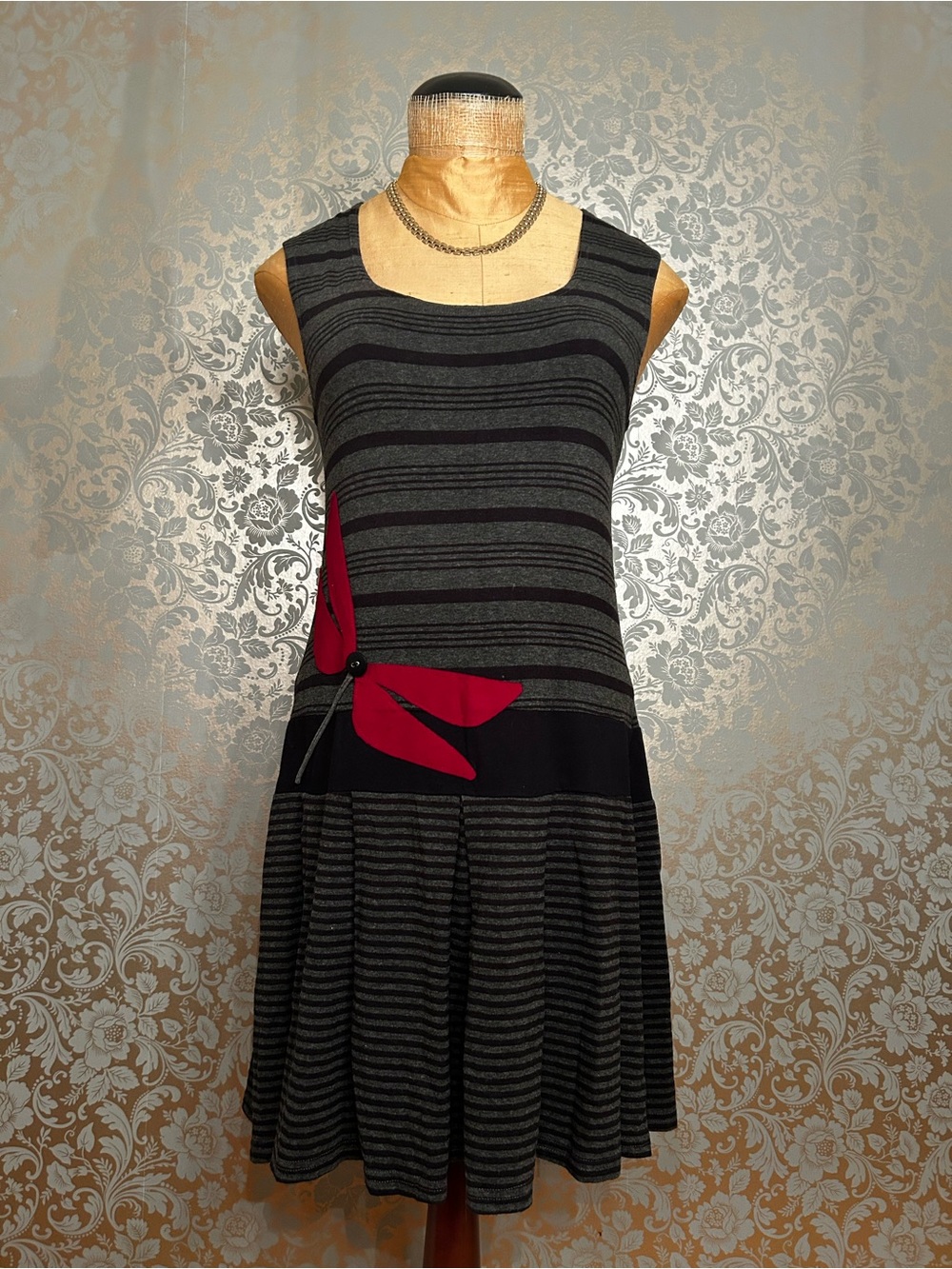 Retro Gray Striped Drop Waist Sleeveless Pleated Dress Dragonfly Applique Sz M